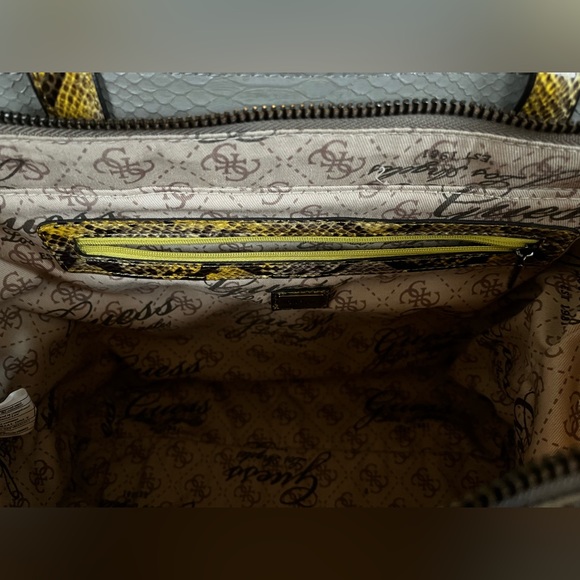 *AS IS* Guess | Grey Purse With Snake Skin Print Accents - Picture 10 of 17